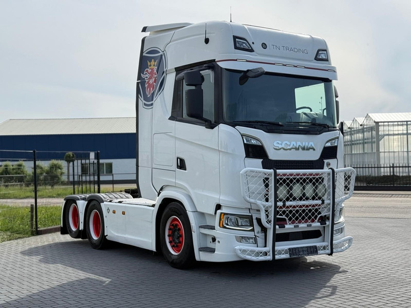 Scania S580 V8 NGS VOLLUCHT, PTO, LEER, RETARDER, TV, 3.15WB, BULLBAR. - Tractor unit: picture 1 Scania S580 V8 NGS VOLLUCHT, PTO, LEER, RETARDER, TV, 3.15WB, BULLBAR. - Tractor unit: picture 1