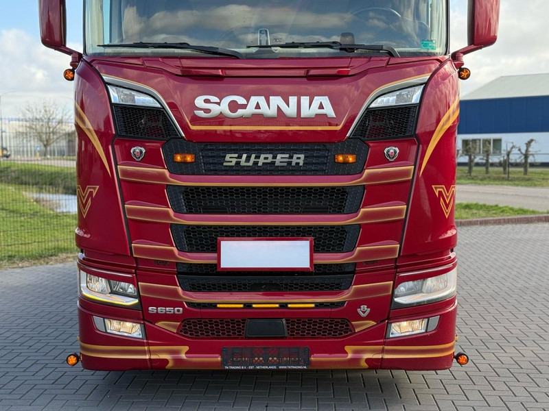 Scania S650 V8 NGS FULL AIR, SHOW, INTERIOR, ALCOA, HYDRAULIC/PTO. - Tractor unit: picture 3 Scania S650 V8 NGS FULL AIR, SHOW, INTERIOR, ALCOA, HYDRAULIC/PTO. - Tractor unit: picture 3