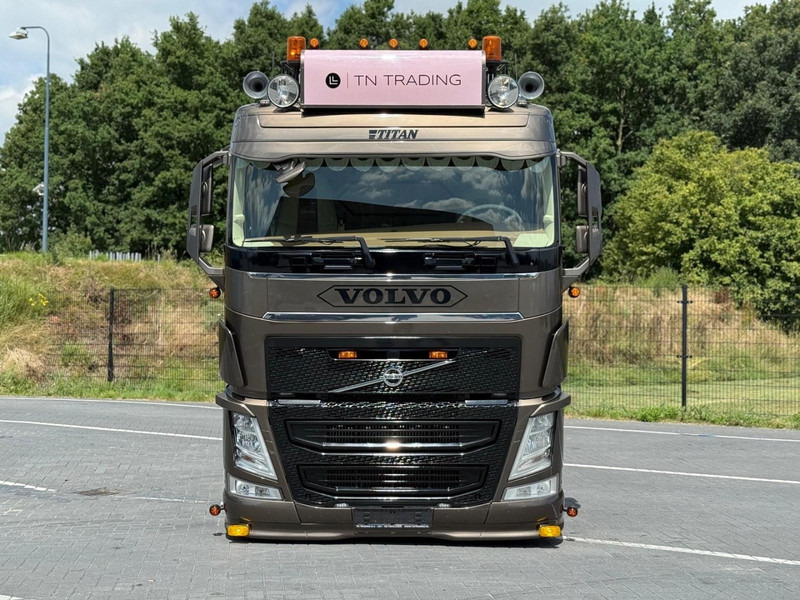 Volvo FH 13.500 SHOW TRUCK, FULL AIR, INTERIOR, TOP, HYDRAULIC. - Tractor unit: picture 2 Volvo FH 13.500 SHOW TRUCK, FULL AIR, INTERIOR, TOP, HYDRAULIC. - Tractor unit: picture 2