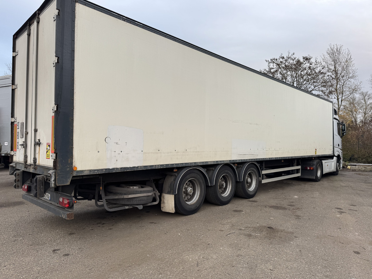 FRUEHAUF Fourgon - Closed box semi-trailer: picture 3 FRUEHAUF Fourgon - Closed box semi-trailer: picture 3