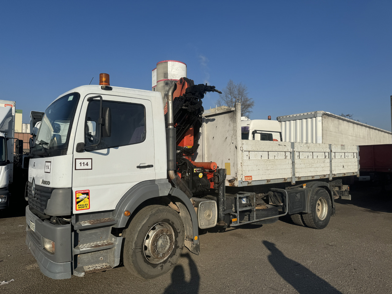 Tipper, Crane truck MERCEDES-BENZ ATEGO 1828: picture 1