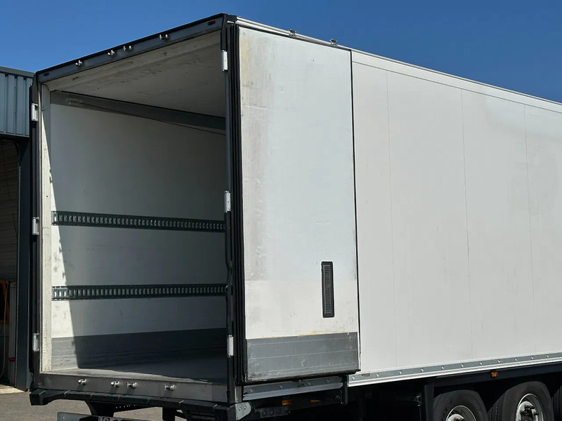 Schmitz Cargobull Carrier Vector 1550 / SAF-Disc / Lift-Axle - Refrigerator semi-trailer: picture 5 Schmitz Cargobull Carrier Vector 1550 / SAF-Disc / Lift-Axle - Refrigerator semi-trailer: picture 5