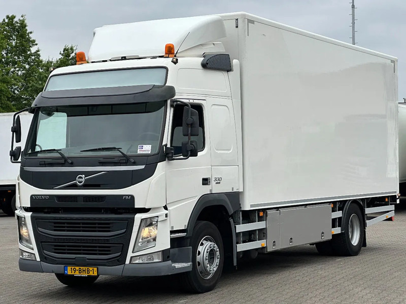 Volvo FM 330 4x2 Gesloten Opbouw / Euro 6 / 3T Laadklep / Bakverwarming / Apk! - Box truck: picture 1 Volvo FM 330 4x2 Gesloten Opbouw / Euro 6 / 3T Laadklep / Bakverwarming / Apk! - Box truck: picture 1