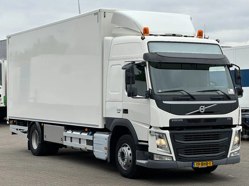 Volvo FM 330 4x2 Gesloten Opbouw / Euro 6 / 3T Laadklep / Bakverwarming / Apk! - Box truck: picture 2 Volvo FM 330 4x2 Gesloten Opbouw / Euro 6 / 3T Laadklep / Bakverwarming / Apk! - Box truck: picture 2