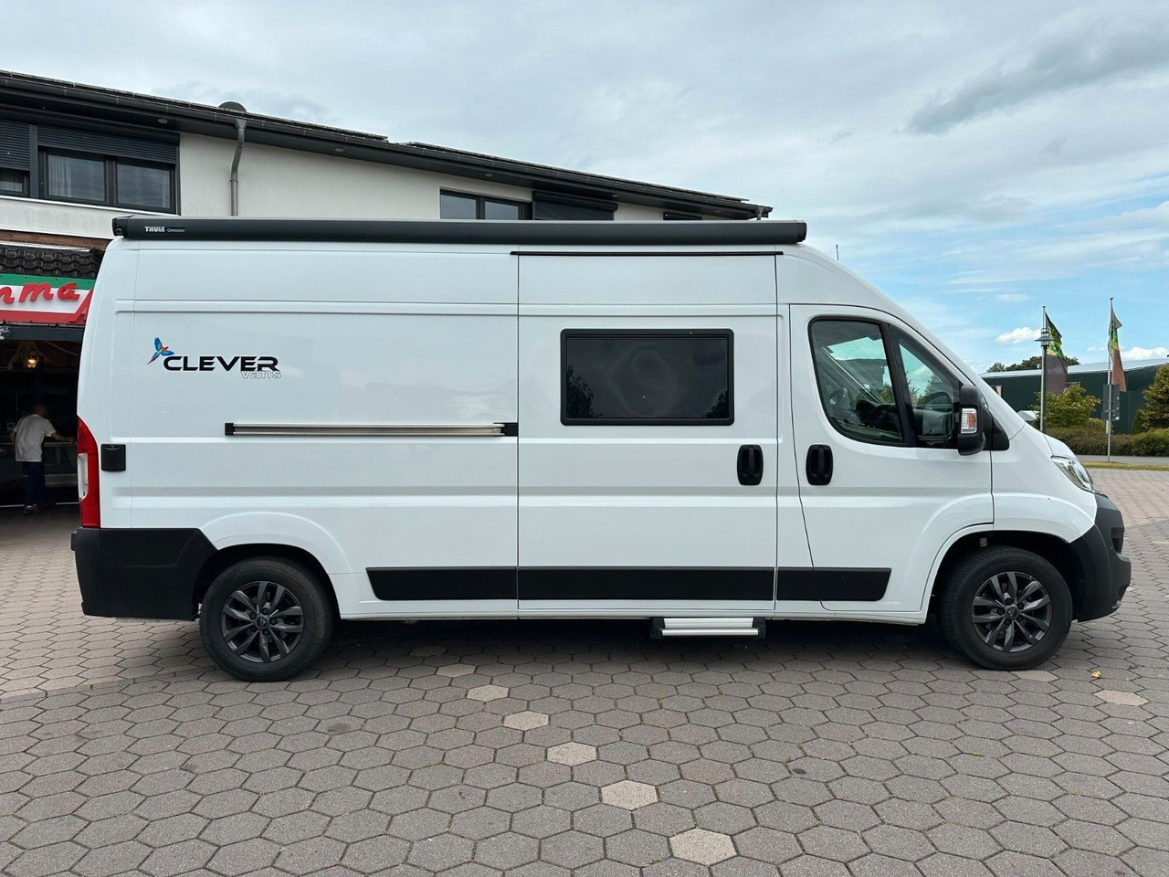 Clever Van 600 Celebration/1.Hand/Festbett/Klima/Markis - Camper van: picture 3 Clever Van 600 Celebration/1.Hand/Festbett/Klima/Markis - Camper van: picture 3