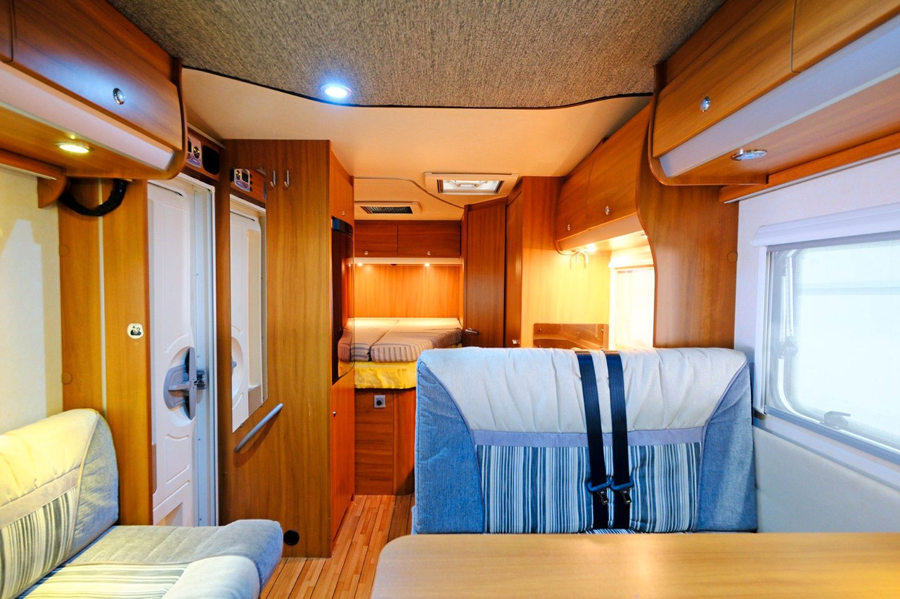 Knaus Sky Wave 650 MF/Festbett+Hubbett/Klima/Markise Knaus Sky Wave 650 MF/Festbett+Hubbett/Klima/Markise - Semi-integrated motorhome: picture 5 Knaus Sky Wave 650 MF/Festbett+Hubbett/Klima/Markise Knaus Sky Wave 650 MF/Festbett+Hubbett/Klima/Markise - Semi-integrated motorhome: picture 5