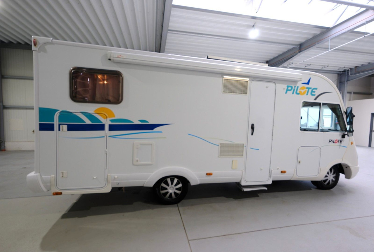 Pilote Aventura/Festbett+Hubbett/Garage/Klima/Solar - Integrated motorhome: picture 4 Pilote Aventura/Festbett+Hubbett/Garage/Klima/Solar - Integrated motorhome: picture 4