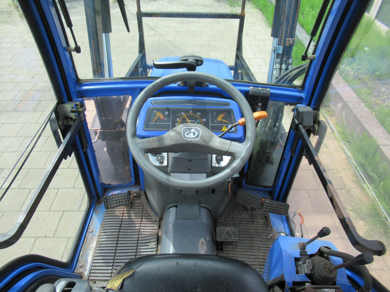 Farm tractor Iseki TF321H 4x4 + Cabine + Voorlader + Fronthef: picture 11