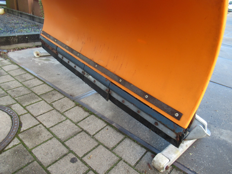 NIDO SNK 27 EPZ 240 270 CM, 24V HYDRO Schneepflug Snowplow Sneeuwploeg - Snow removal vehicle: picture 4 NIDO SNK 27 EPZ 240 270 CM, 24V HYDRO Schneepflug Snowplow Sneeuwploeg - Snow removal vehicle: picture 4