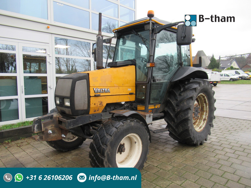 Valtra 700 4x2 VALMET - Farm tractor: picture 1 Valtra 700 4x2 VALMET - Farm tractor: picture 1