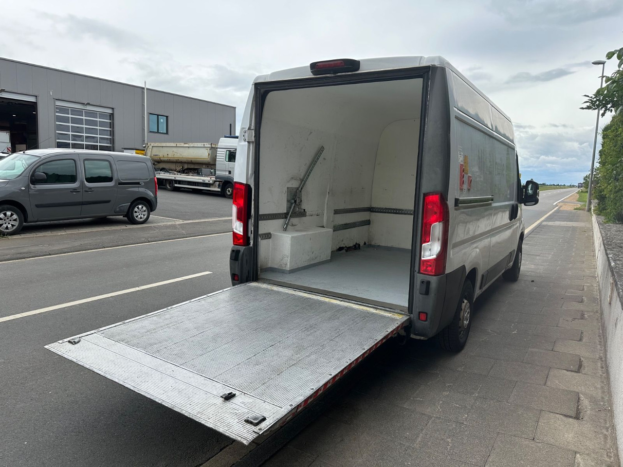 Fiat Ducato130*Automatik*Nav*LBW500kg*Service neu* Fiat Ducato130*Automatik*Nav*LBW500kg*Service neu* - Panel van: picture 3 Fiat Ducato130*Automatik*Nav*LBW500kg*Service neu* Fiat Ducato130*Automatik*Nav*LBW500kg*Service neu* - Panel van: picture 3