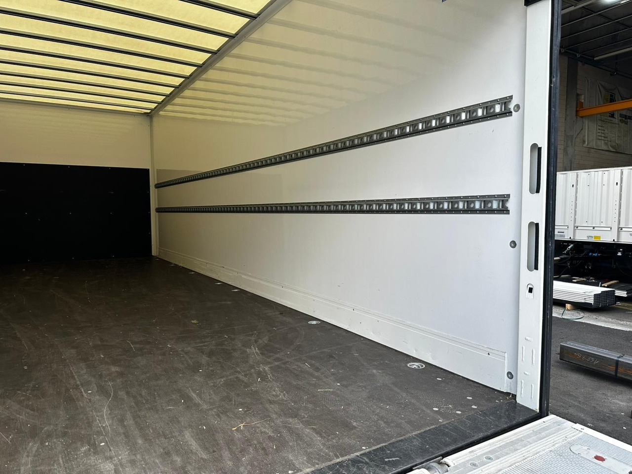 MAN TGL 12.250 /Ladebordwand/Automatik/Ahk - Box truck: picture 5 MAN TGL 12.250 /Ladebordwand/Automatik/Ahk - Box truck: picture 5