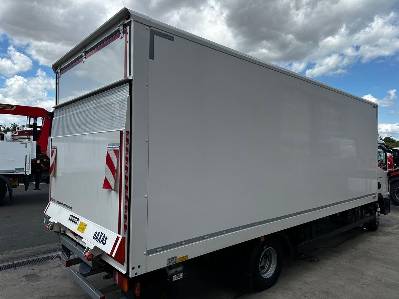 MAN TGL 12.250 /Ladebordwand/Automatik/Ahk - Box truck: picture 3 MAN TGL 12.250 /Ladebordwand/Automatik/Ahk - Box truck: picture 3