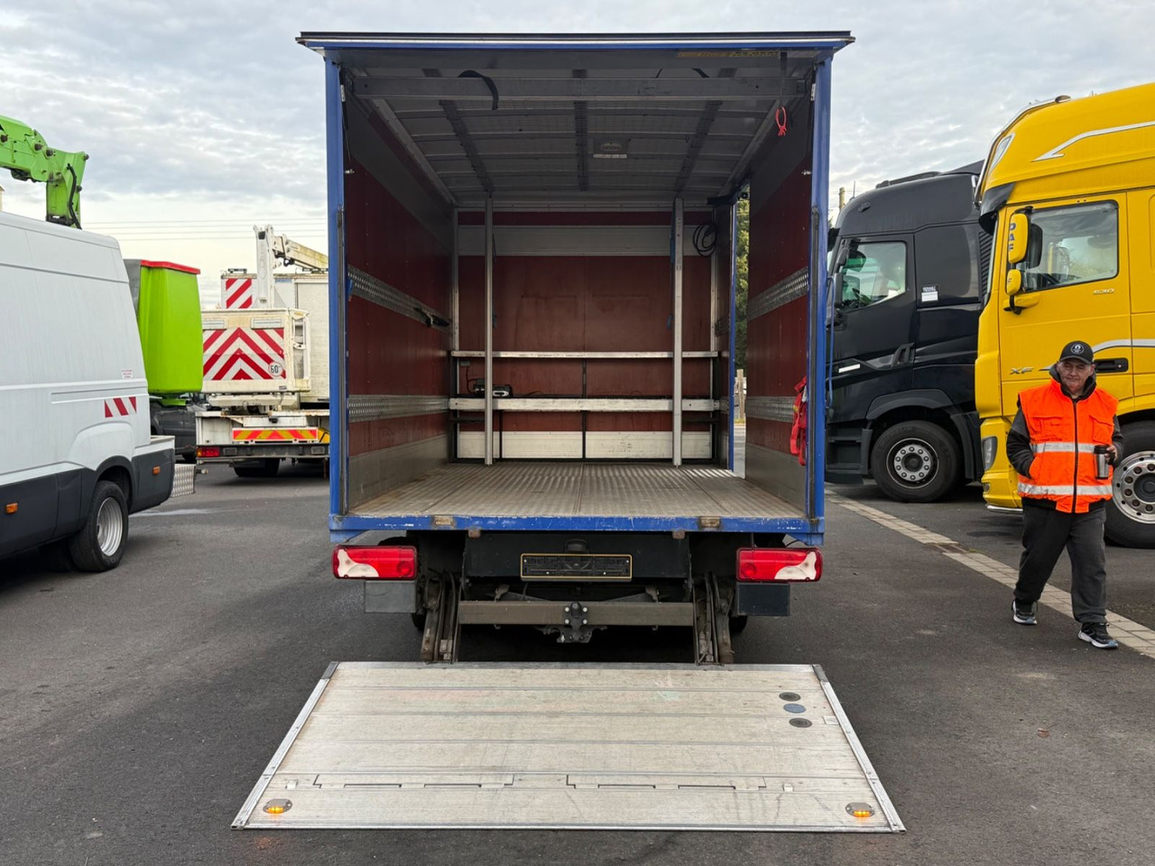 Mercedes-Benz Sprinter II 513 cdi Koffer, Lbw, Ahk, Winde - Box van: picture 5 Mercedes-Benz Sprinter II 513 cdi Koffer, Lbw, Ahk, Winde - Box van: picture 5