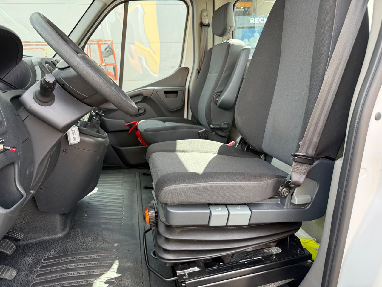 Truck mounted aerial platform Renault Master III Steiger Klubb K26 / 11,2m / 200Kg: picture 10 Truck mounted aerial platform Renault Master III Steiger Klubb K26 / 11,2m / 200Kg: picture 10