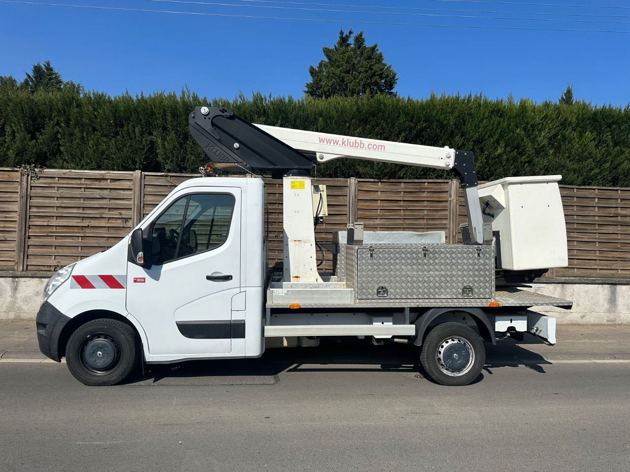 Renault Master Renault Master - Truck mounted aerial platform, Van: picture 4 Renault Master Renault Master - Truck mounted aerial platform, Van: picture 4