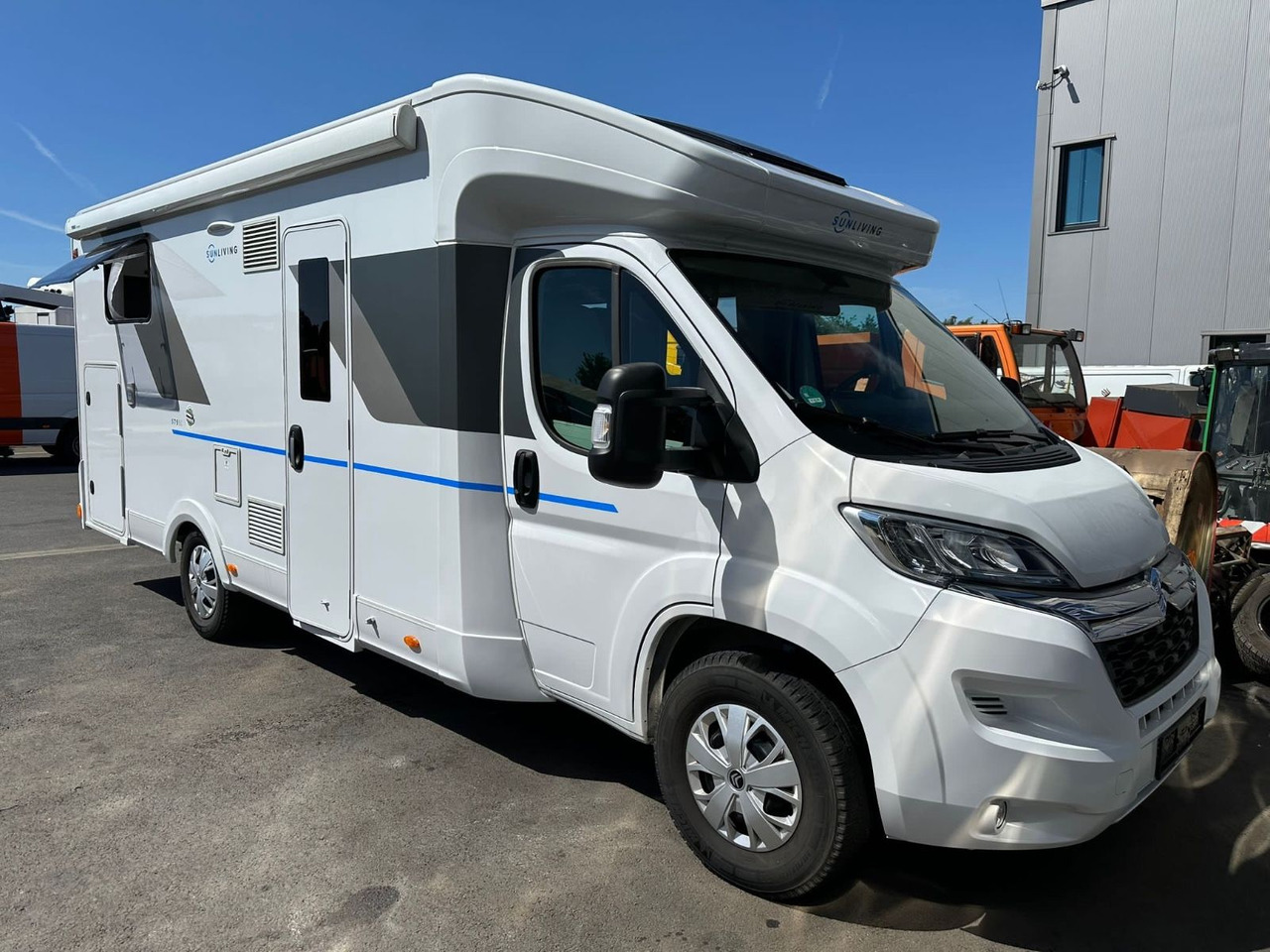 Sun Living S 75 SL XTRA Hubbett/Solar/Panorama/Markise - Semi-integrated motorhome: picture 4 Sun Living S 75 SL XTRA Hubbett/Solar/Panorama/Markise - Semi-integrated motorhome: picture 4