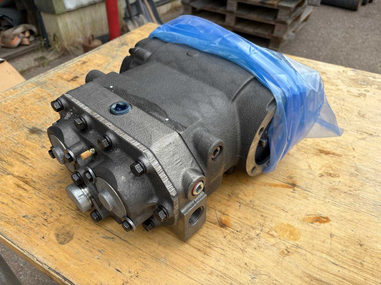 Air Dryer Compressor Cummins ST-676 - A/C compressor: picture 2 Air Dryer Compressor Cummins ST-676 - A/C compressor: picture 2