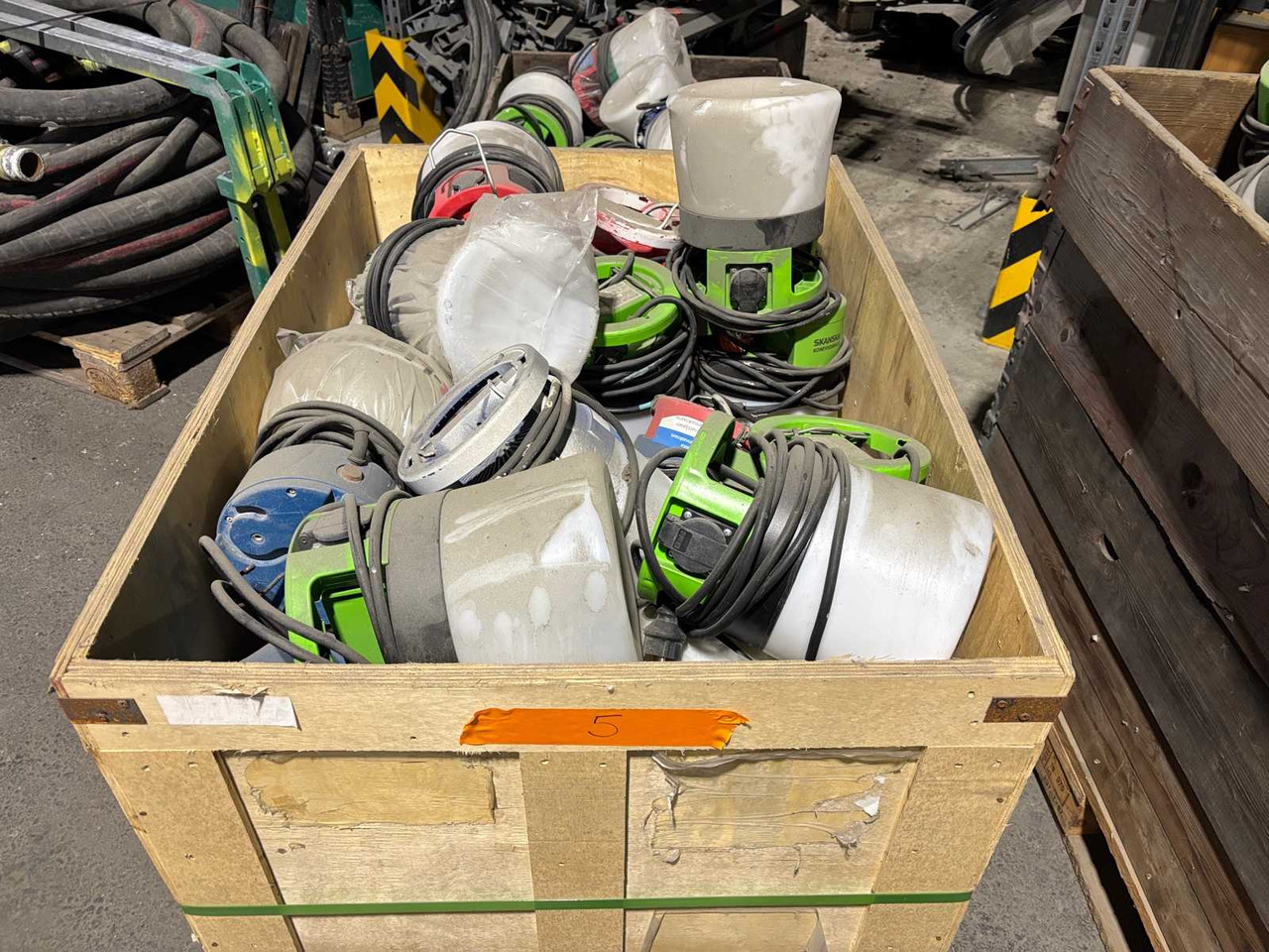 Daisy-chained ball lamp approx. 40pcs - Tool/ Equipment: picture 1 Daisy-chained ball lamp approx. 40pcs - Tool/ Equipment: picture 1