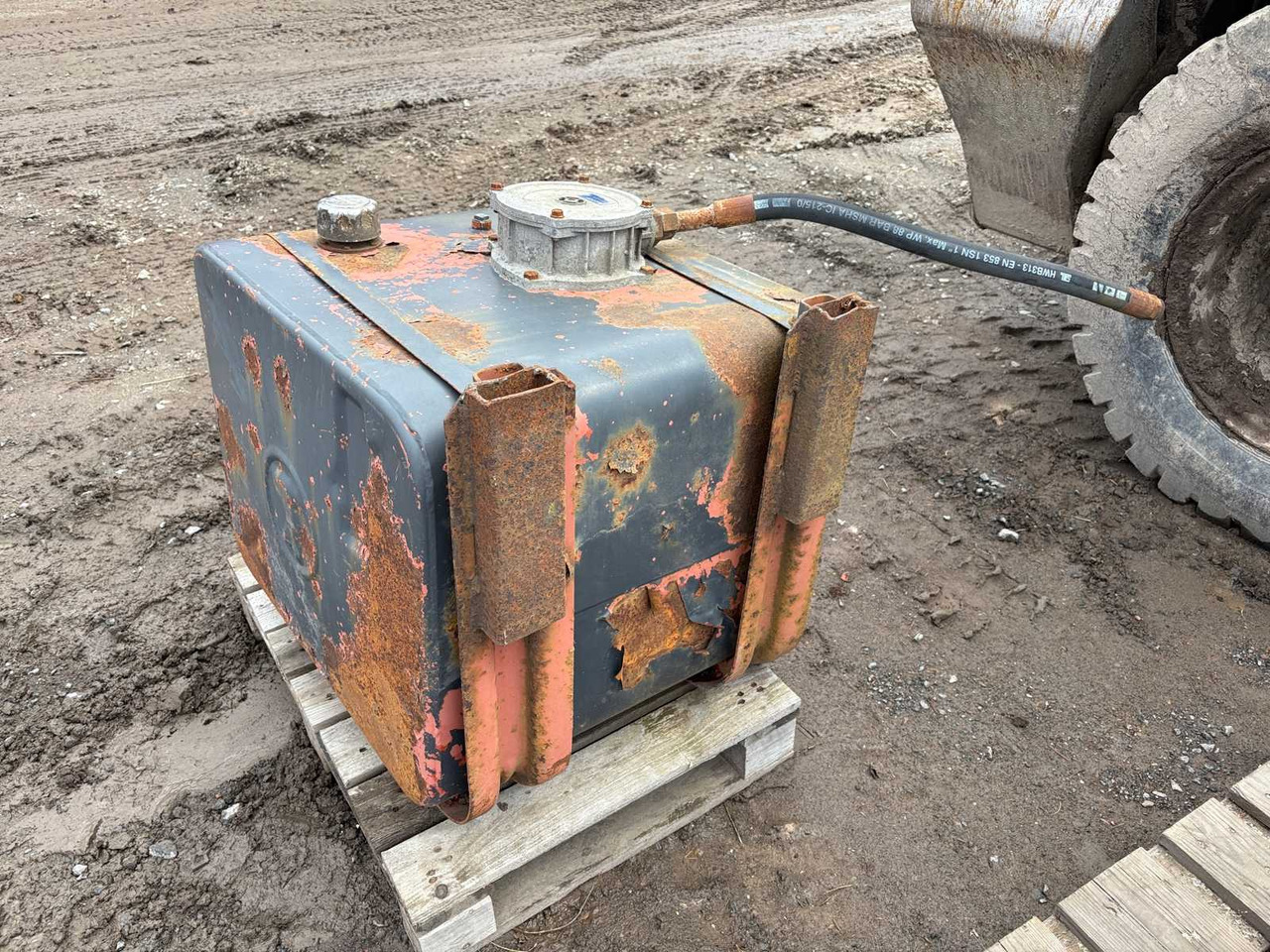 Truck Fuel Tank - Other machinery: picture 3 Truck Fuel Tank - Other machinery: picture 3