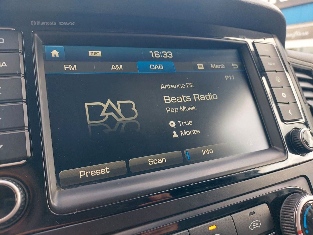 Hyundai H350 Kasten L3H2 Profi Klima Navi DAB Standheiz. - Passenger van: picture 5 Hyundai H350 Kasten L3H2 Profi Klima Navi DAB Standheiz. - Passenger van: picture 5