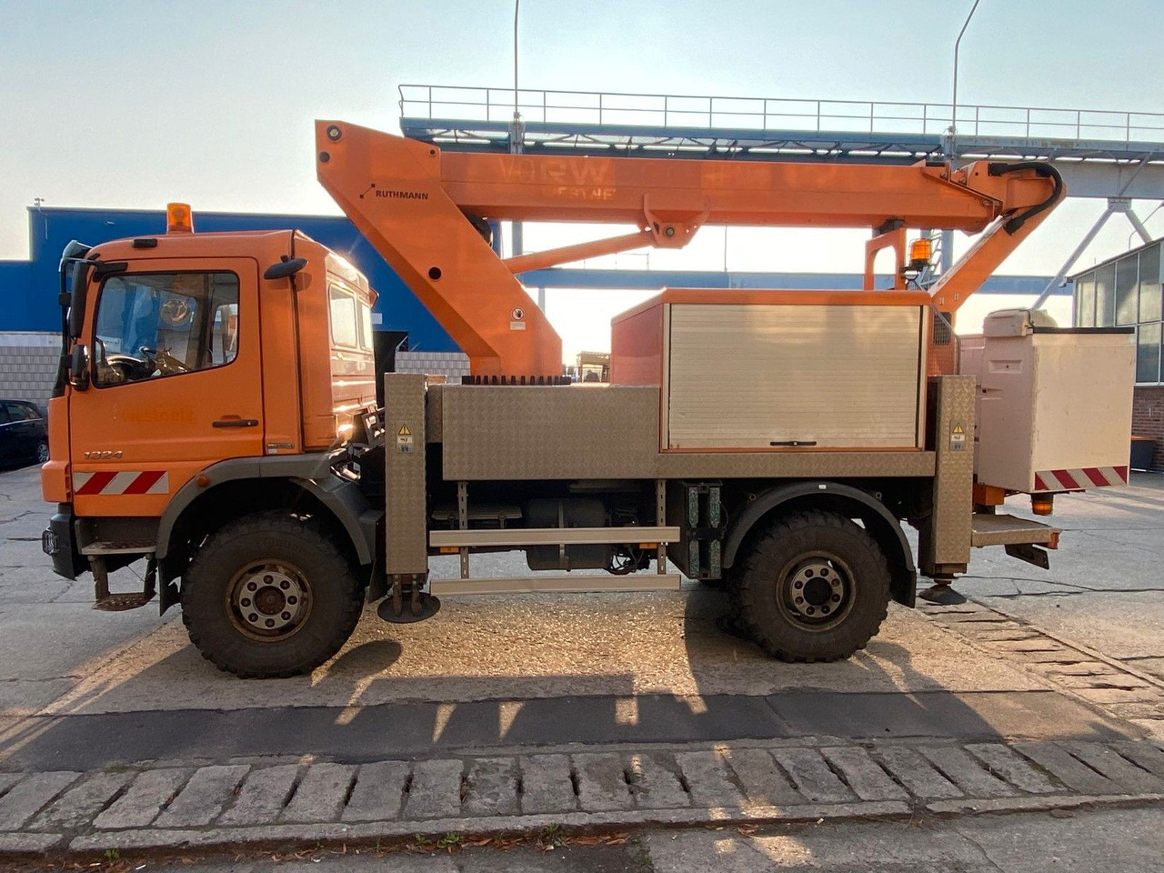 Truck mounted aerial platform Mercedes-Benz ATEGO 4X4 1324 Hub Steiger Ruthmann T220: picture 7 Truck mounted aerial platform Mercedes-Benz ATEGO 4X4 1324 Hub Steiger Ruthmann T220: picture 7