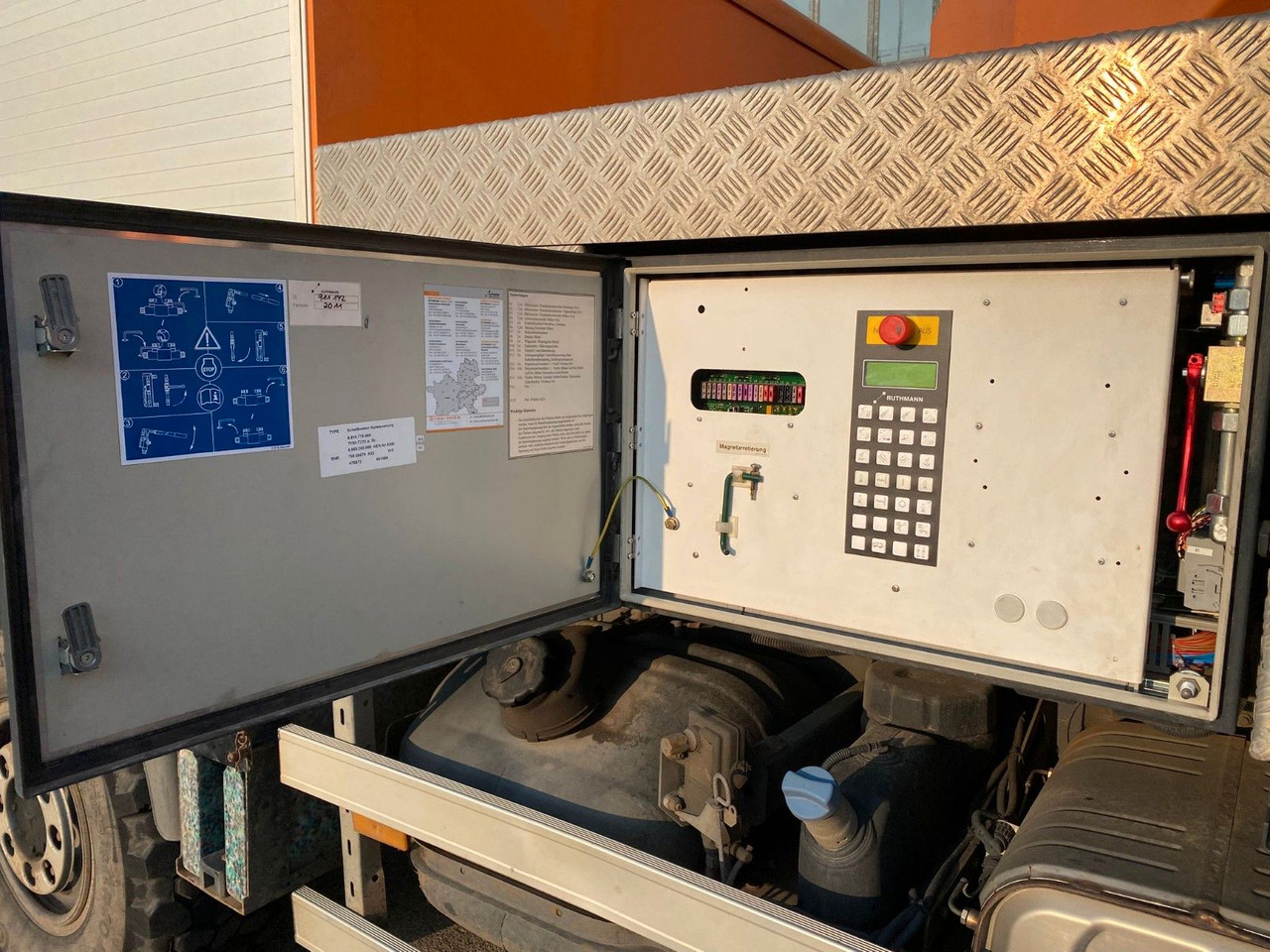 Truck mounted aerial platform Mercedes-Benz ATEGO 4X4 1324 Hub Steiger Ruthmann T220: picture 20 Truck mounted aerial platform Mercedes-Benz ATEGO 4X4 1324 Hub Steiger Ruthmann T220: picture 20