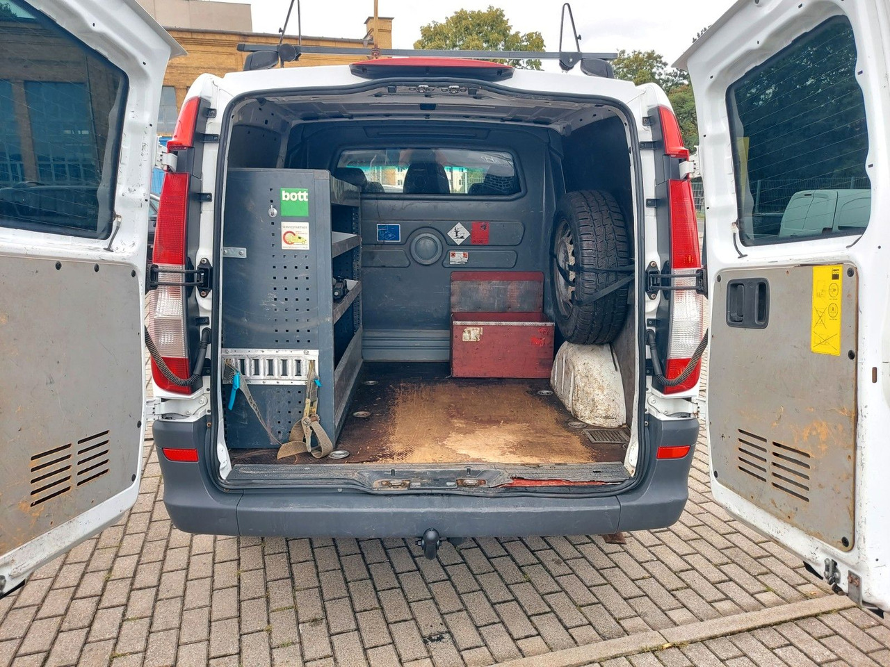 Passenger van Mercedes-Benz Vito Mixto 4x4 116 extralang Automatik 5 Sitze: picture 7