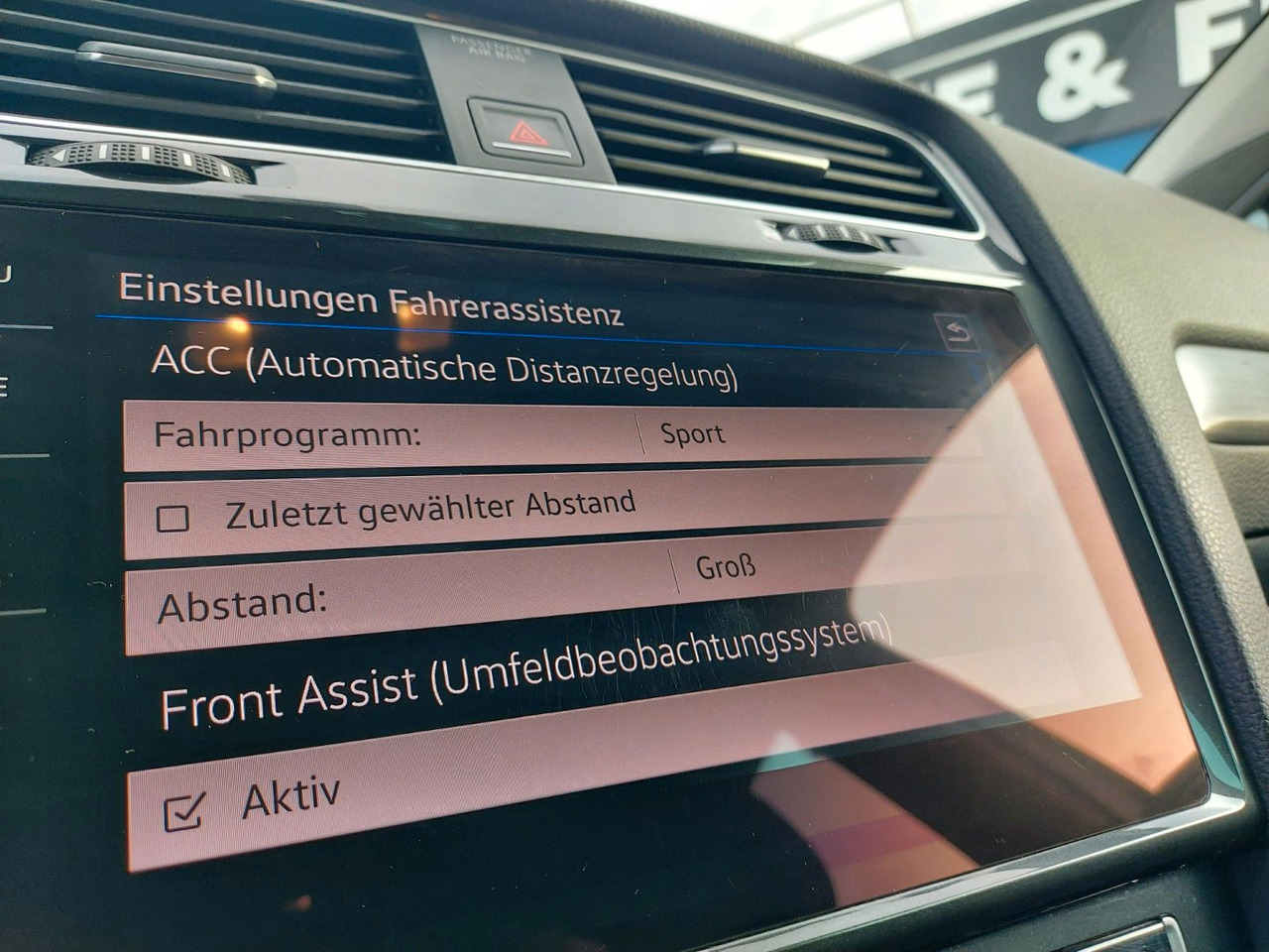 Volkswagen Golf VII Variant DSG Comfort ACC Massage Nav DAB - Estate car: picture 2 Volkswagen Golf VII Variant DSG Comfort ACC Massage Nav DAB - Estate car: picture 2