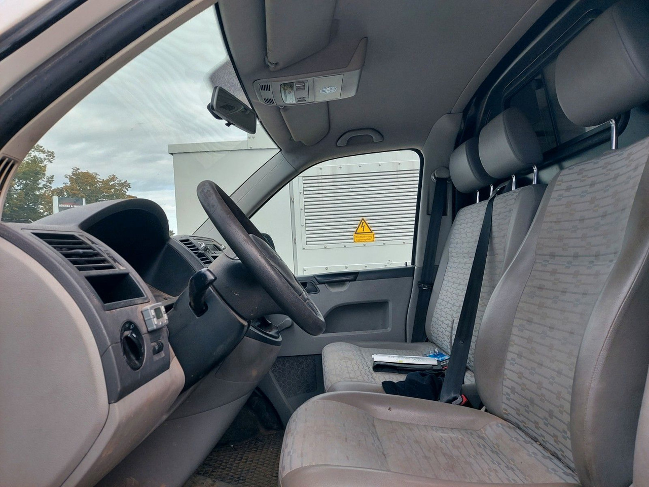 Volkswagen T5 Transporter Kasten Kombi lang Klima AHK - Passenger van: picture 3 Volkswagen T5 Transporter Kasten Kombi lang Klima AHK - Passenger van: picture 3
