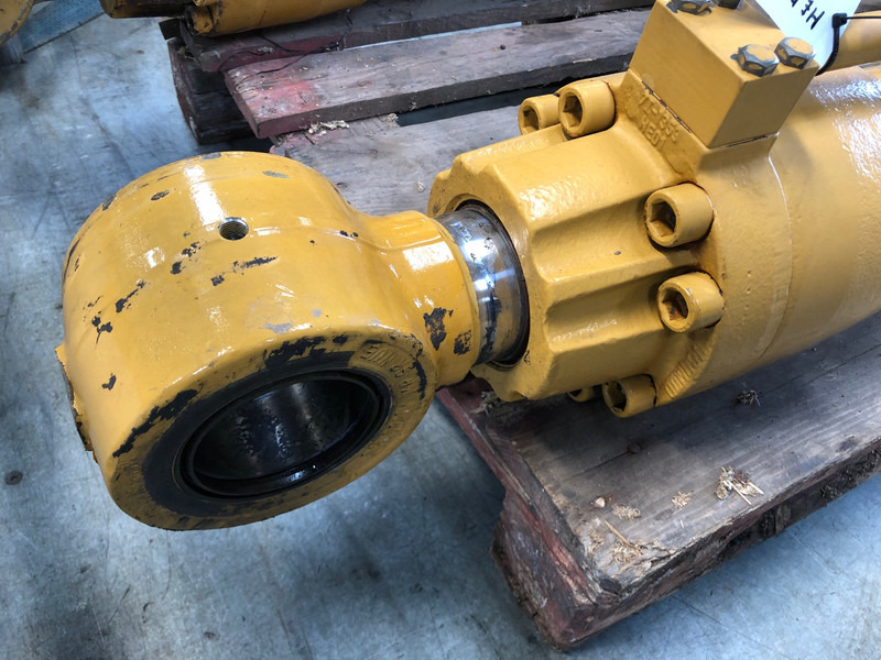 Caterpillar 322B Boomcylinder OEM 1184166 - Hydraulics: picture 3 Caterpillar 322B Boomcylinder OEM 1184166 - Hydraulics: picture 3