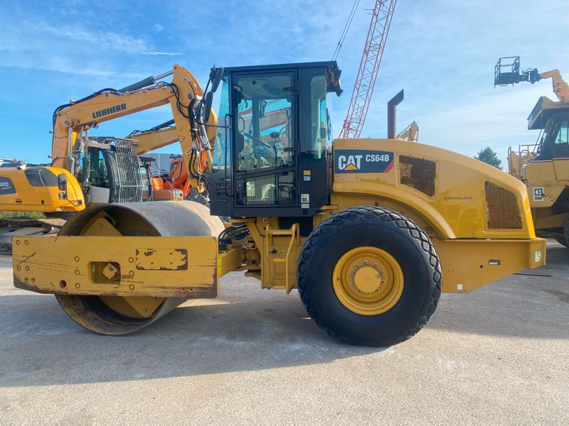 Caterpillar CS64B NVT - Roller: picture 2 Caterpillar CS64B NVT - Roller: picture 2