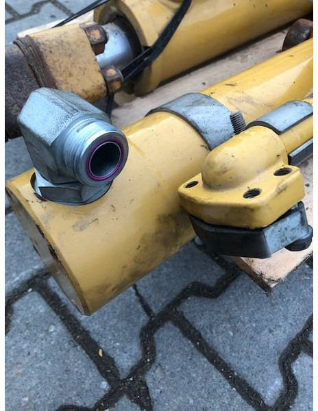 Caterpillar D6 R/T Lift Cilinder OEM 2274008/2274007 - Hydraulics: picture 1 Caterpillar D6 R/T Lift Cilinder OEM 2274008/2274007 - Hydraulics: picture 1