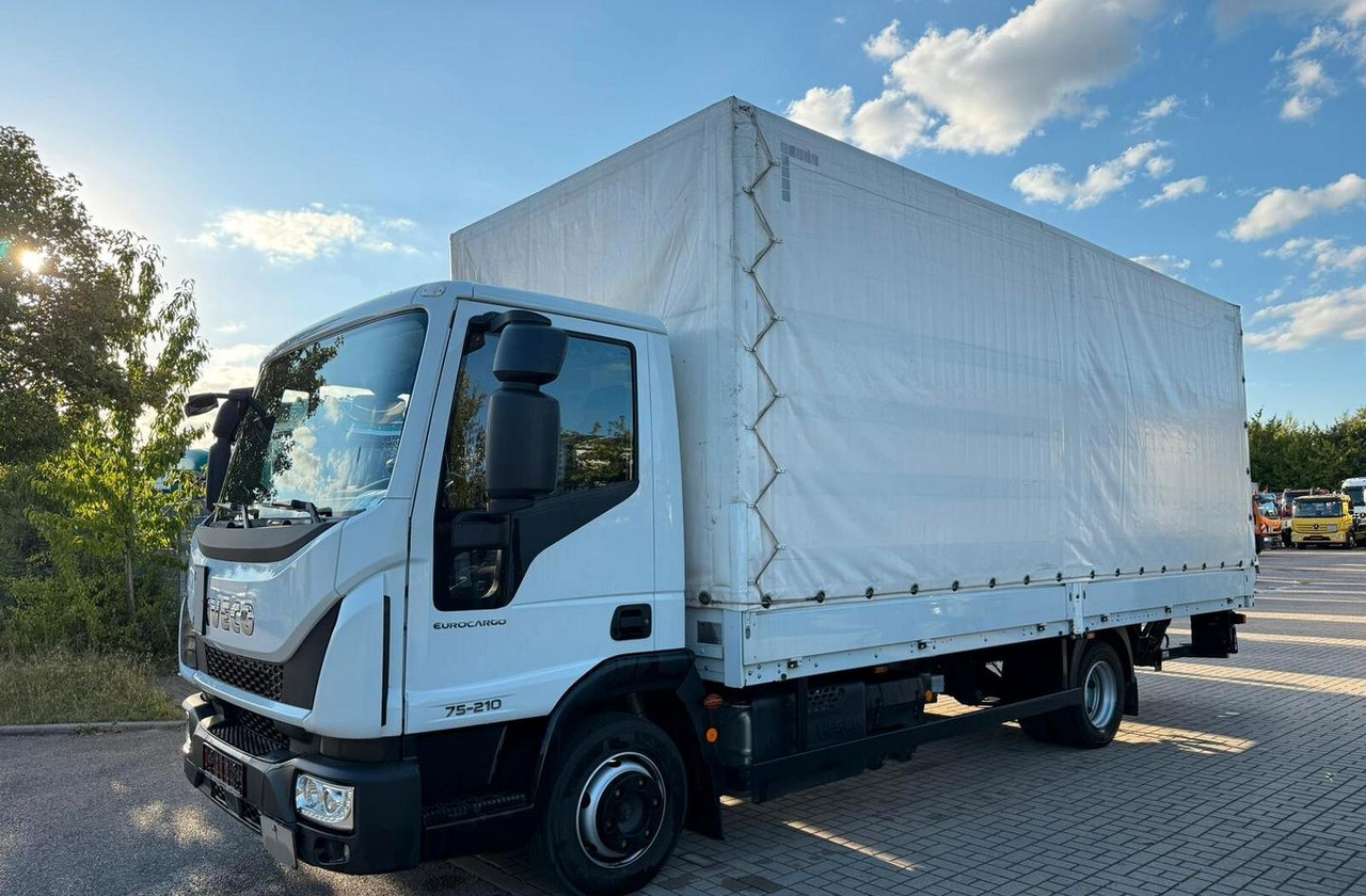 Iveco - Curtainsider truck: picture 3 Iveco - Curtainsider truck: picture 3