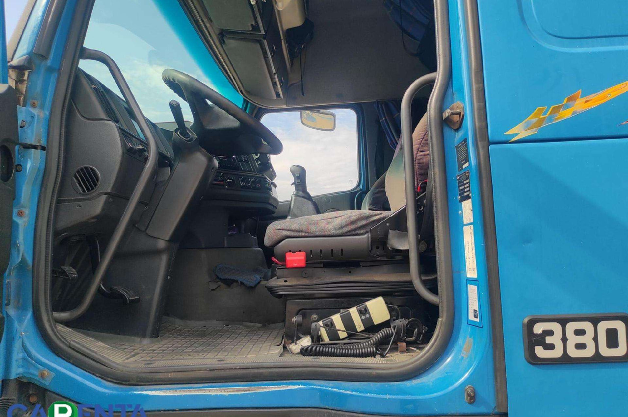 Volvo FH12 - Tractor unit: picture 5 Volvo FH12 - Tractor unit: picture 5
