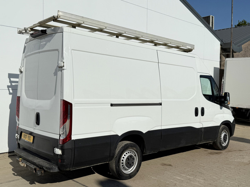 Iveco Daily 35S13 **Marge/Margin** Automaat L2H2 Airco Cruise Control Euro 6 Trekhaak Navigatie Imperiaal - Panel van: picture 3 Iveco Daily 35S13 **Marge/Margin** Automaat L2H2 Airco Cruise Control Euro 6 Trekhaak Navigatie Imperiaal - Panel van: picture 3