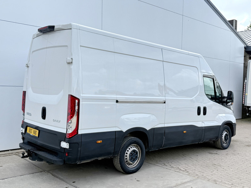Iveco Daily 35S14 2.3 L2H2 Climate Control Cruise Control Trekhaak Lucht Geveerde Stoel - Panel van: picture 3 Iveco Daily 35S14 2.3 L2H2 Climate Control Cruise Control Trekhaak Lucht Geveerde Stoel - Panel van: picture 3