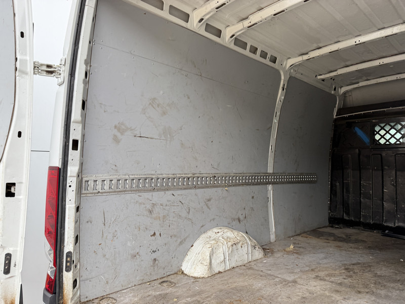 Panel van Iveco Daily 35S14 2.3 L3H2 Climate Control Cruise Control Trekhaak Imperiaal: picture 13 Panel van Iveco Daily 35S14 2.3 L3H2 Climate Control Cruise Control Trekhaak Imperiaal: picture 13