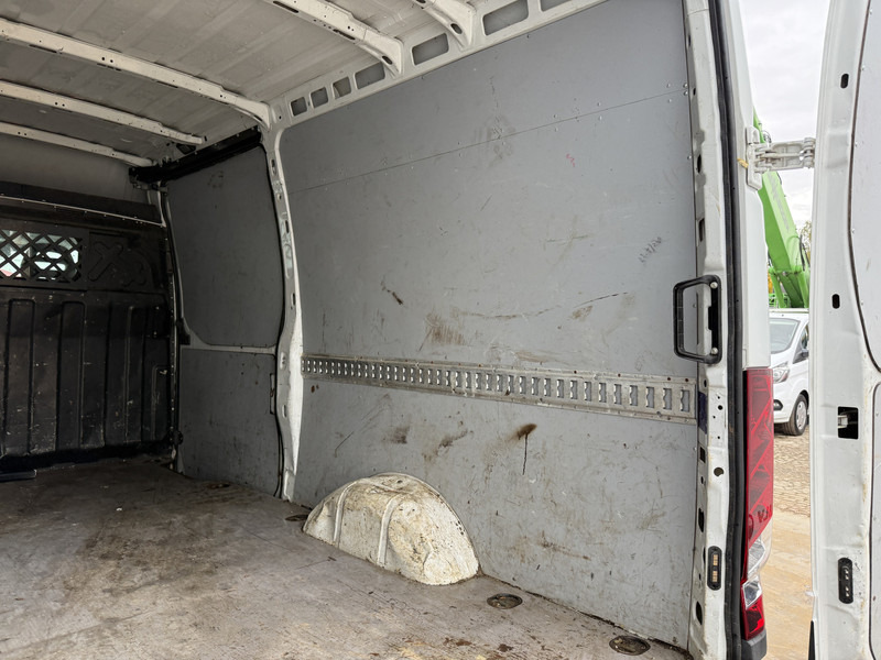 Panel van Iveco Daily 35S14 2.3 L3H2 Climate Control Cruise Control Trekhaak Imperiaal: picture 16 Panel van Iveco Daily 35S14 2.3 L3H2 Climate Control Cruise Control Trekhaak Imperiaal: picture 16