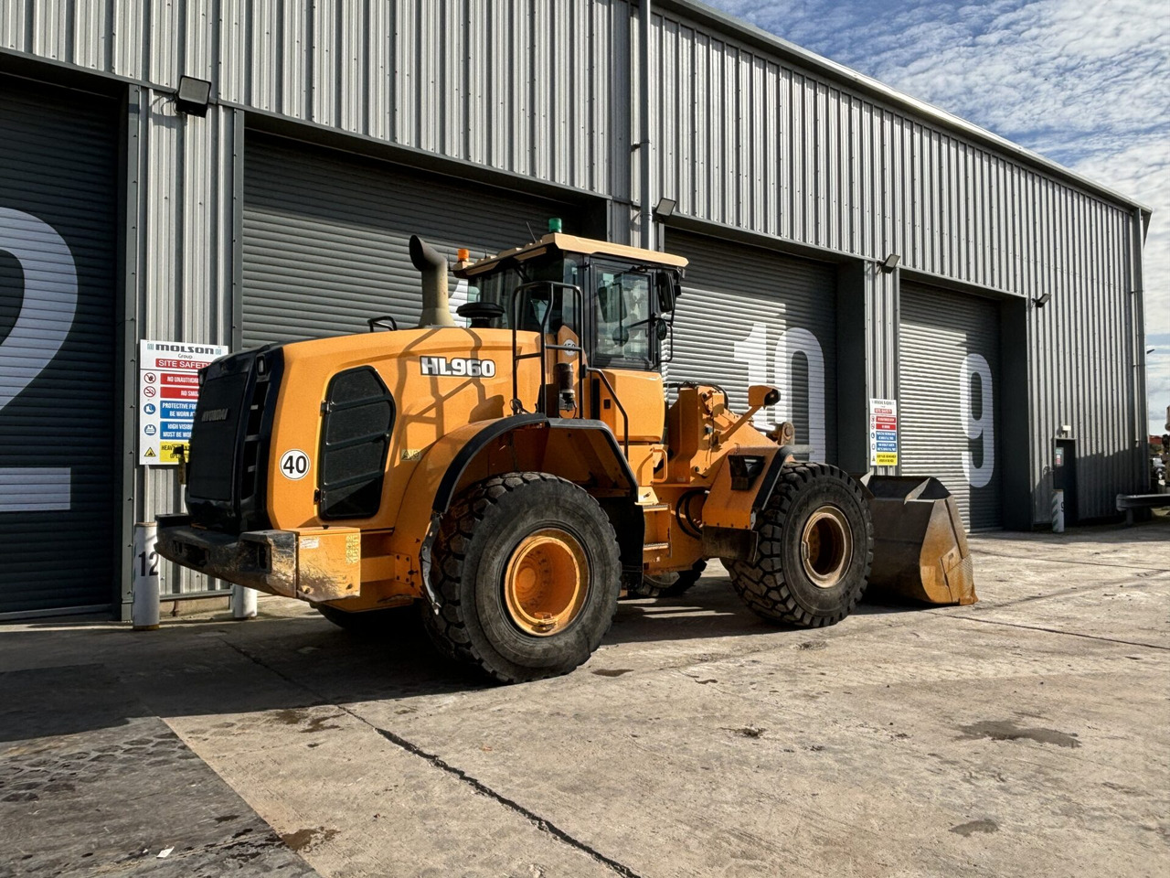 Hyundai HL960 - Wheel loader: picture 5 Hyundai HL960 - Wheel loader: picture 5
