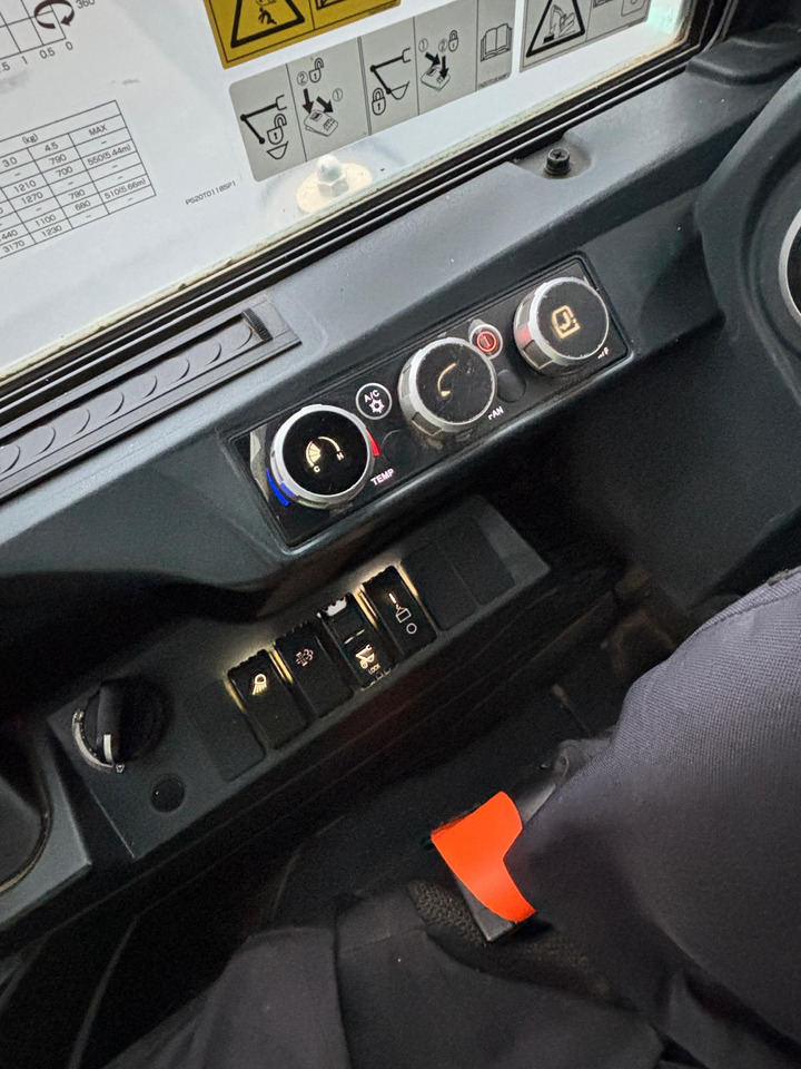 Mini excavator Kobelco SK58SRX-7: picture 19