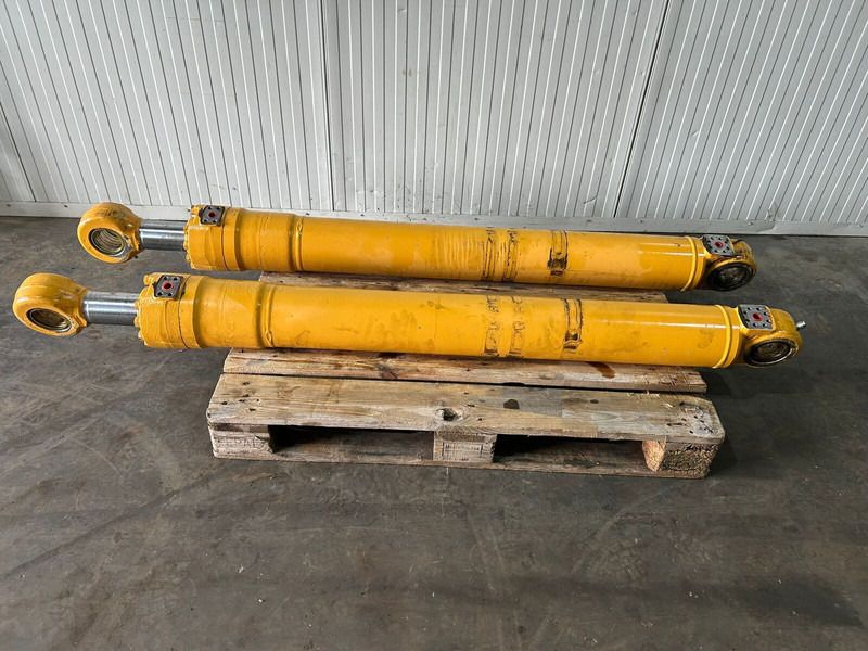 Liebherr R914B / A904C Li / LH24 M / LH26 M / A914 Li / A914B Li / R914 / R904C / LH26 EC - Hydraulic cylinder: picture 1 Liebherr R914B / A904C Li / LH24 M / LH26 M / A914 Li / A914B Li / R914 / R904C / LH26 EC - Hydraulic cylinder: picture 1