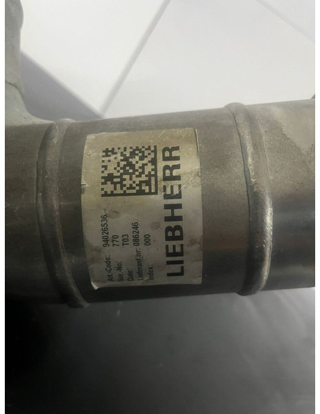 Liebherr intake pipe / aanzuig stuk - Hydraulics: picture 2 Liebherr intake pipe / aanzuig stuk - Hydraulics: picture 2