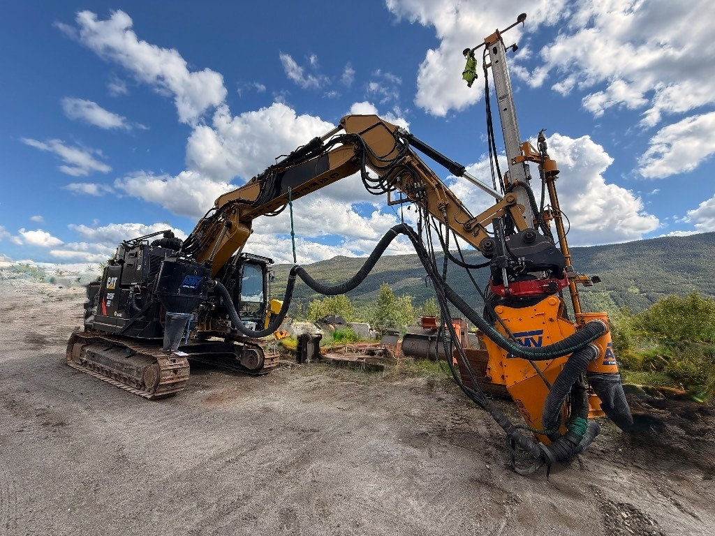 CAT 325 FL CR - Excavator: picture 3 CAT 325 FL CR - Excavator: picture 3