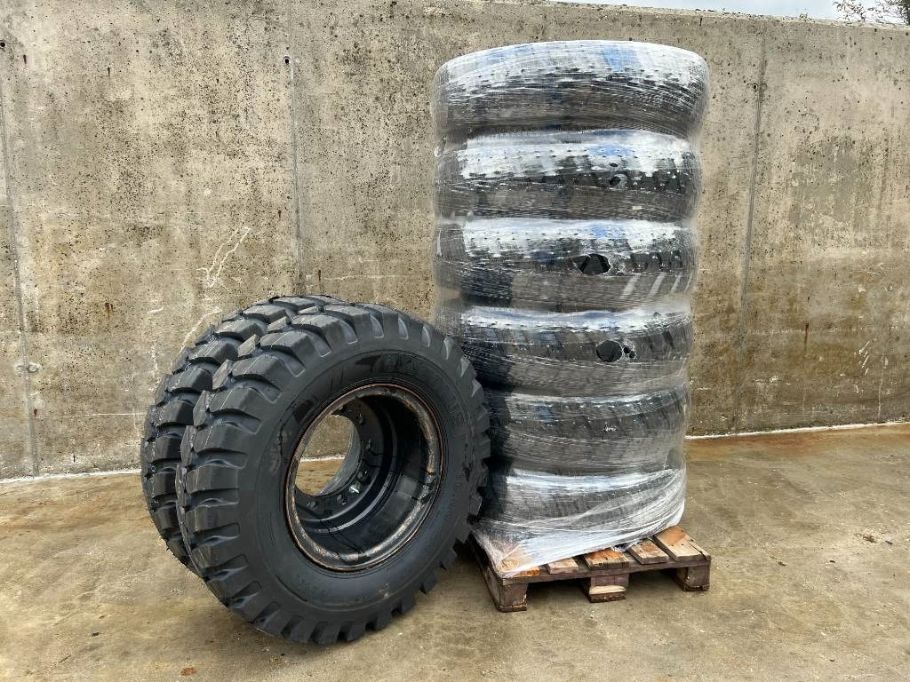 Kuhmo 1000 X 20 16PR tyres fitted on rim NEW - Wheels and tires for Construction machinery: picture 1 Kuhmo 1000 X 20 16PR tyres fitted on rim NEW - Wheels and tires for Construction machinery: picture 1