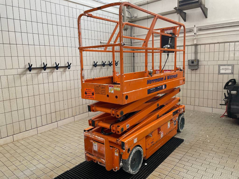 Haulotte Compact 8 - Scissor lift: picture 1 Haulotte Compact 8 - Scissor lift: picture 1