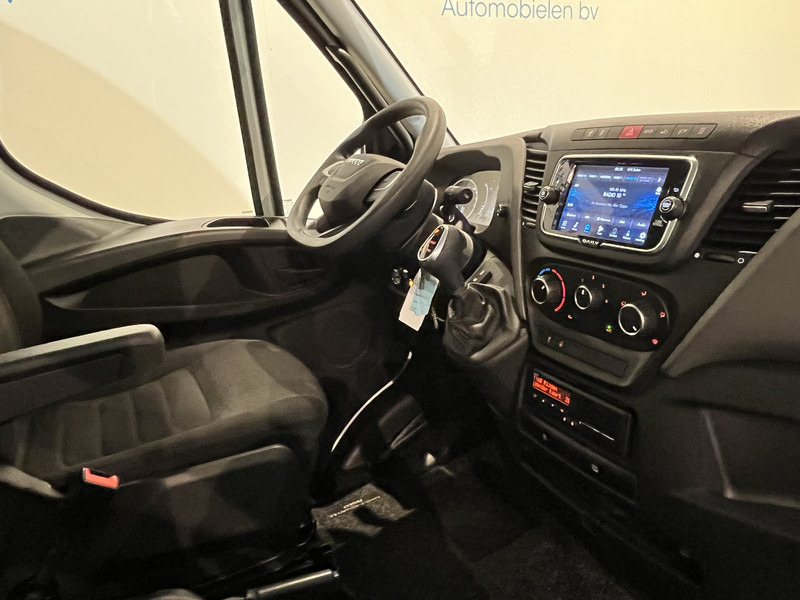 Iveco Daily 35S18 3.0 BE Clixtar Automaat Bakwagen met Laadklep / Laadvermogen 3.060 KG / Euro 6 / Luchtvering / Airco / Camera / CarPlay / Cruise Control / 91.000 KM !! - Box van: picture 4 Iveco Daily 35S18 3.0 BE Clixtar Automaat Bakwagen met Laadklep / Laadvermogen 3.060 KG / Euro 6 / Luchtvering / Airco / Camera / CarPlay / Cruise Control / 91.000 KM !! - Box van: picture 4