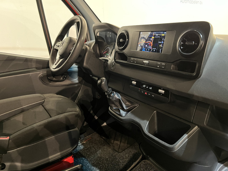 Mercedes-Benz Sprinter 314 CDI L2H1 RWD Servicebus / Sortimo Inrichting / Euro 6 / Airco / Camera / MBUX / Cruise Control / Trekhaak / CarPlay / Navigatie / Imperiaal / 75.000 KM !! / BPM VRIJ !! - Small van: picture 3 Mercedes-Benz Sprinter 314 CDI L2H1 RWD Servicebus / Sortimo Inrichting / Euro 6 / Airco / Camera / MBUX / Cruise Control / Trekhaak / CarPlay / Navigatie / Imperiaal / 75.000 KM !! / BPM VRIJ !! - Small van: picture 3