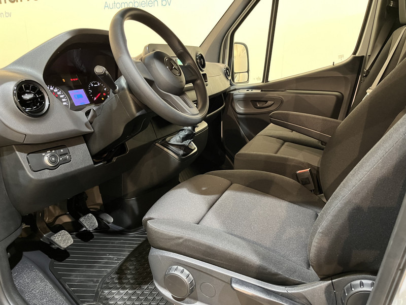 Mercedes-Benz Sprinter 315 CDI L2 RWD DC Dubbel Cabine Open Laadbak / Euro 6 / Trekhaak 3500 KG / Airco / DC 7 Pers. 650 KM !! / BPM VRIJ !! - Flatbed van, Combi van: picture 5 Mercedes-Benz Sprinter 315 CDI L2 RWD DC Dubbel Cabine Open Laadbak / Euro 6 / Trekhaak 3500 KG / Airco / DC 7 Pers. 650 KM !! / BPM VRIJ !! - Flatbed van, Combi van: picture 5