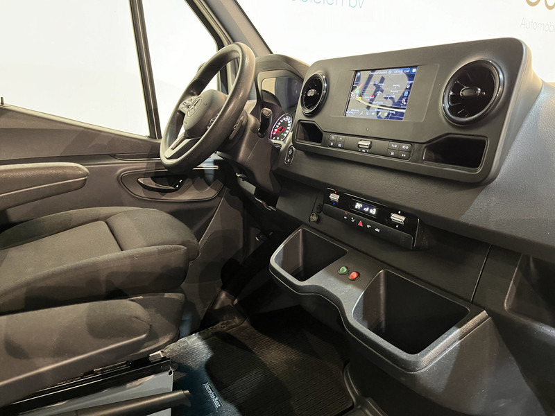 Mercedes-Benz Sprinter 315 CDI L2H2 Automaat / Euro 6 / Trekhaak 3500 KG / Airco / Cruise Control / CarPlay / Camera / Navigatie / BPM VRIJ !! - Panel van: picture 3 Mercedes-Benz Sprinter 315 CDI L2H2 Automaat / Euro 6 / Trekhaak 3500 KG / Airco / Cruise Control / CarPlay / Camera / Navigatie / BPM VRIJ !! - Panel van: picture 3